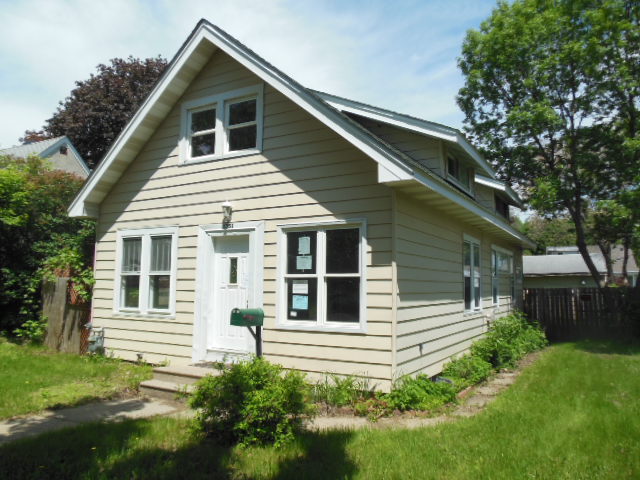 1751 6th Street E, St Paul, MN 55106 