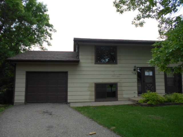 1119 Austin Ct, Shakopee, MN 55379 