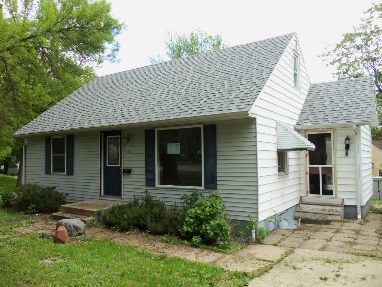 928 8th Ave NW, Rochester, MN 55901 