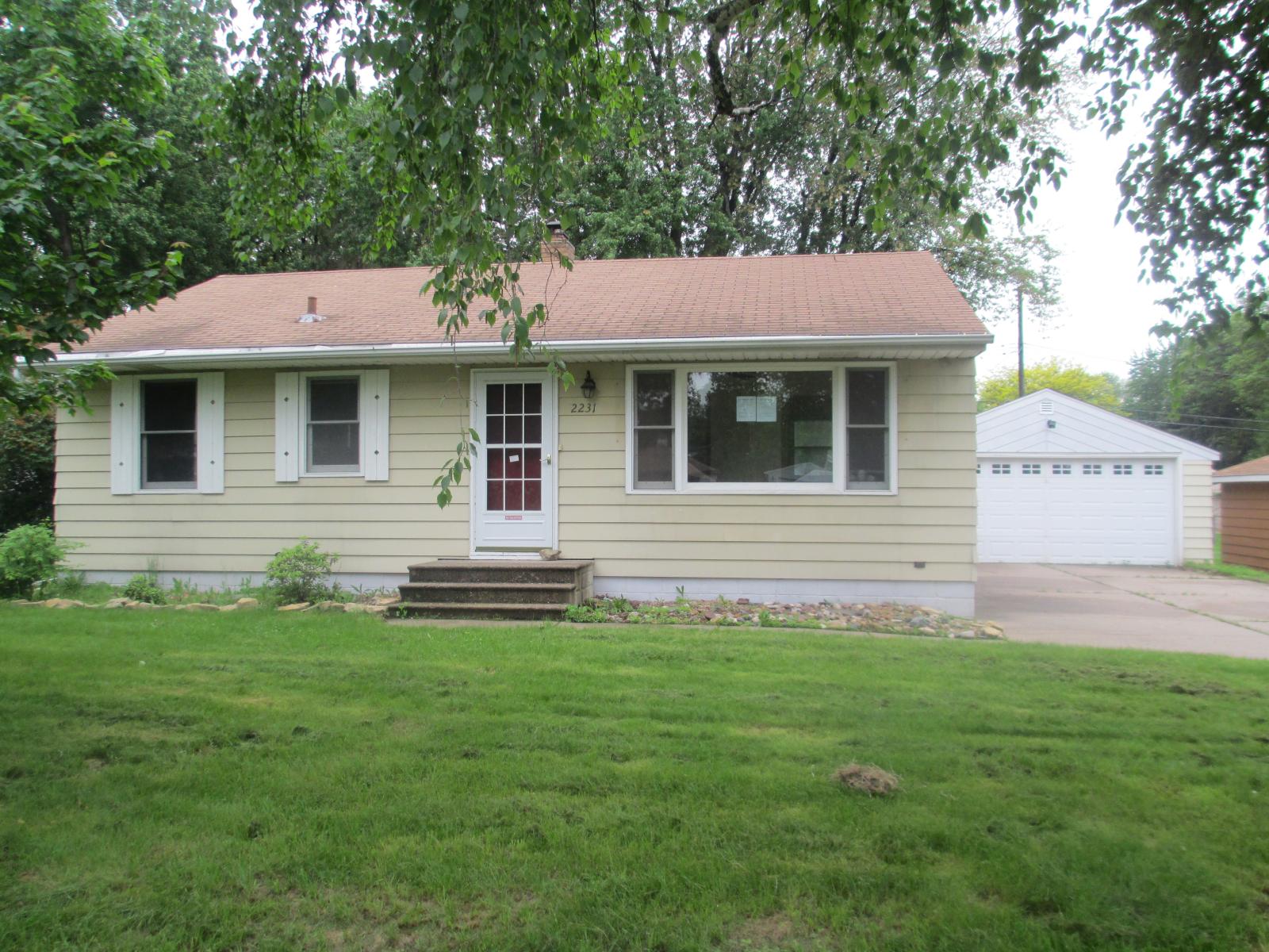 2231 Burr St, Maplewood, MN 55117 