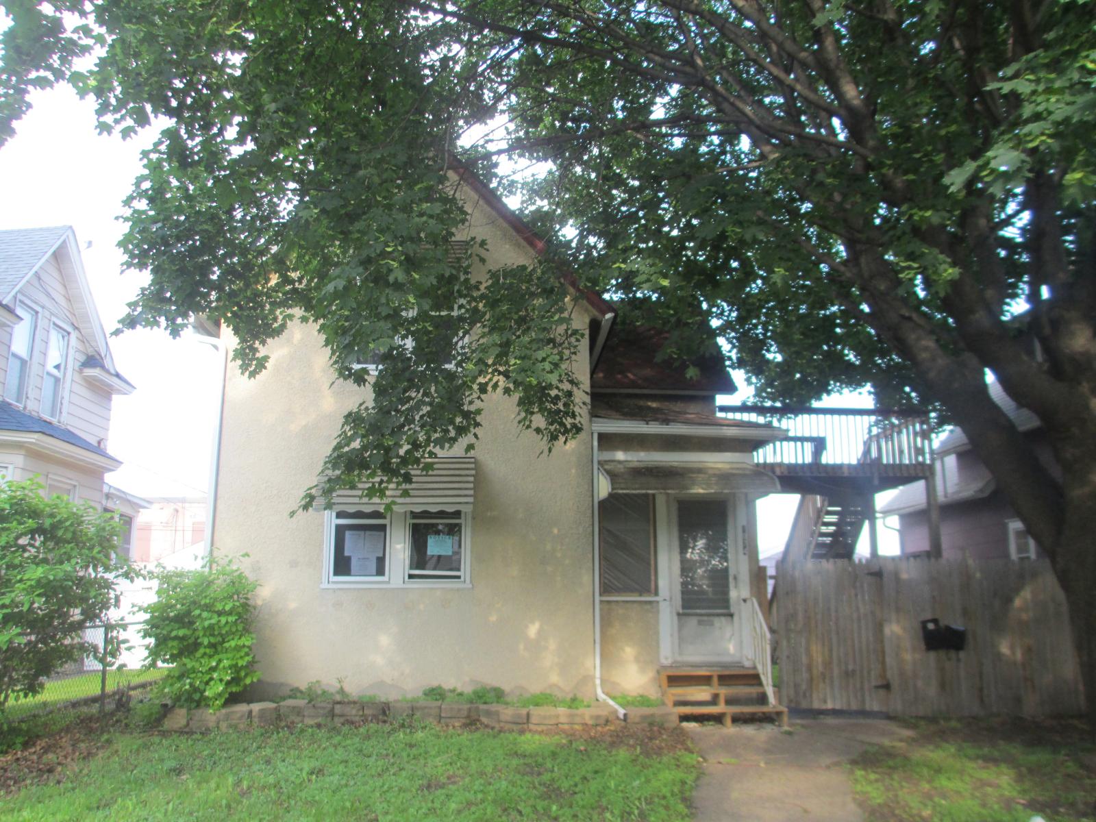 1074 Albemarle St, St Paul, MN 55117 