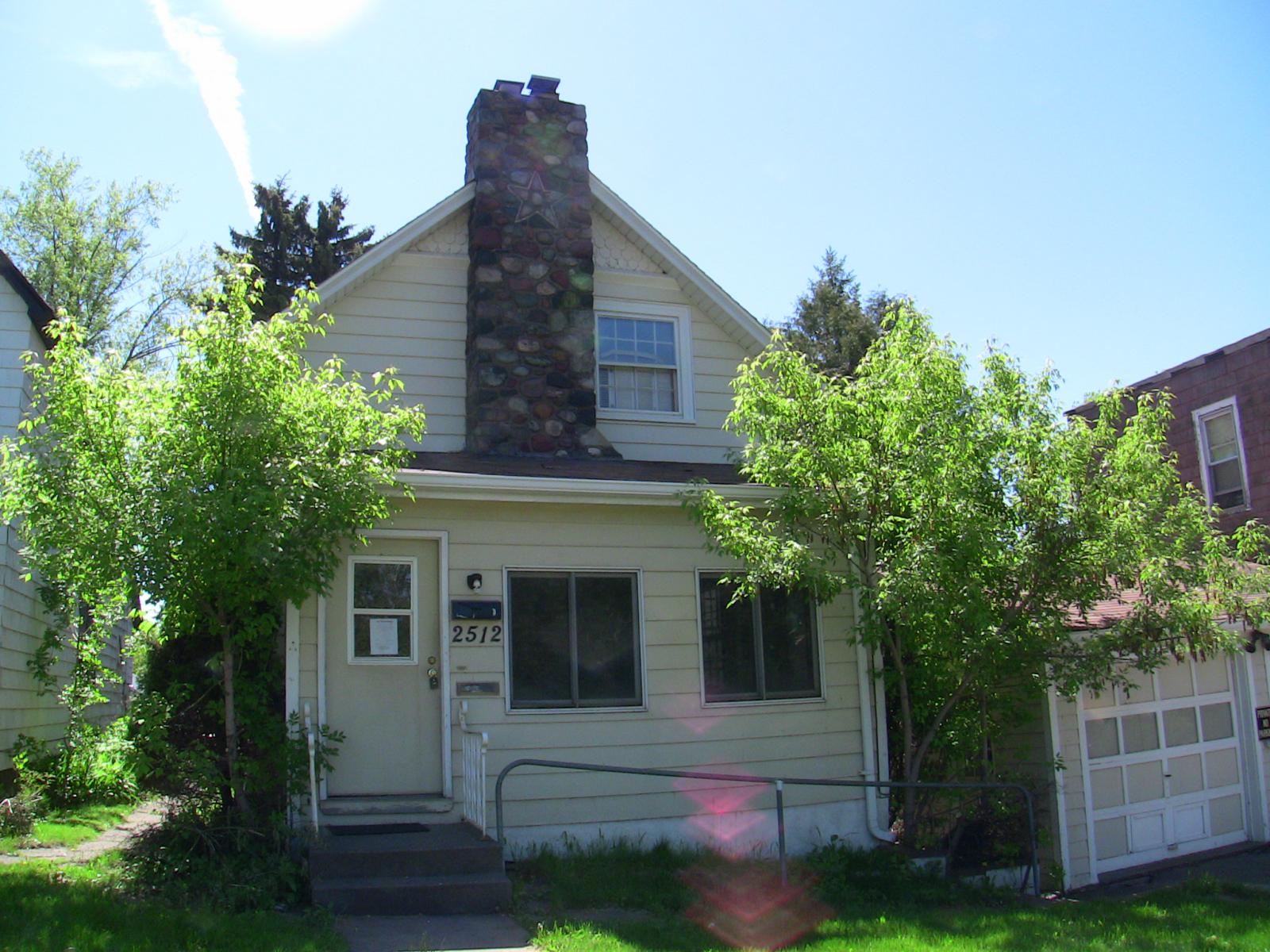 2512 W 3rd St, Duluth, MN 55806 