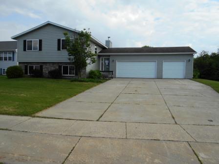1015 Rodeo Dr SE, Pine Island, MN 55963 