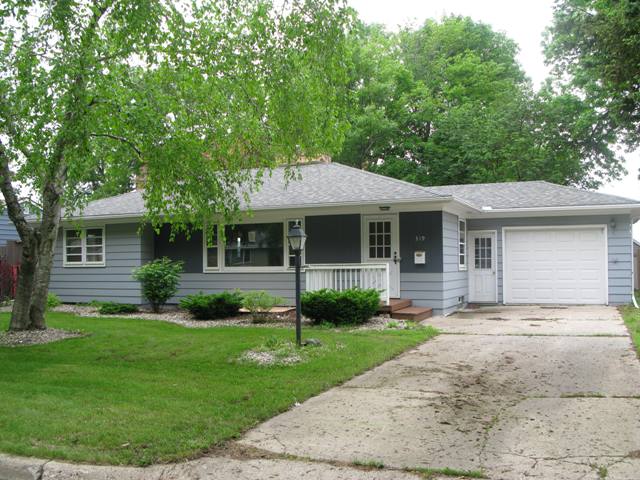 319 Dillon Ave, Mankato, MN 56001 