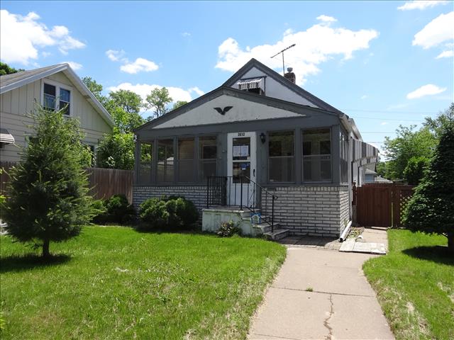2012 Stillwater Av, St Paul, MN 55119 