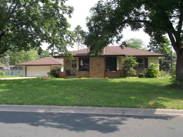 3118 Quarles Rd, Brooklyn Center, MN 55429 