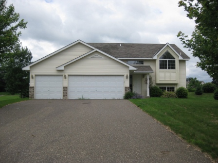 655 Lois Lane, Lino Lakes, MN 55014 