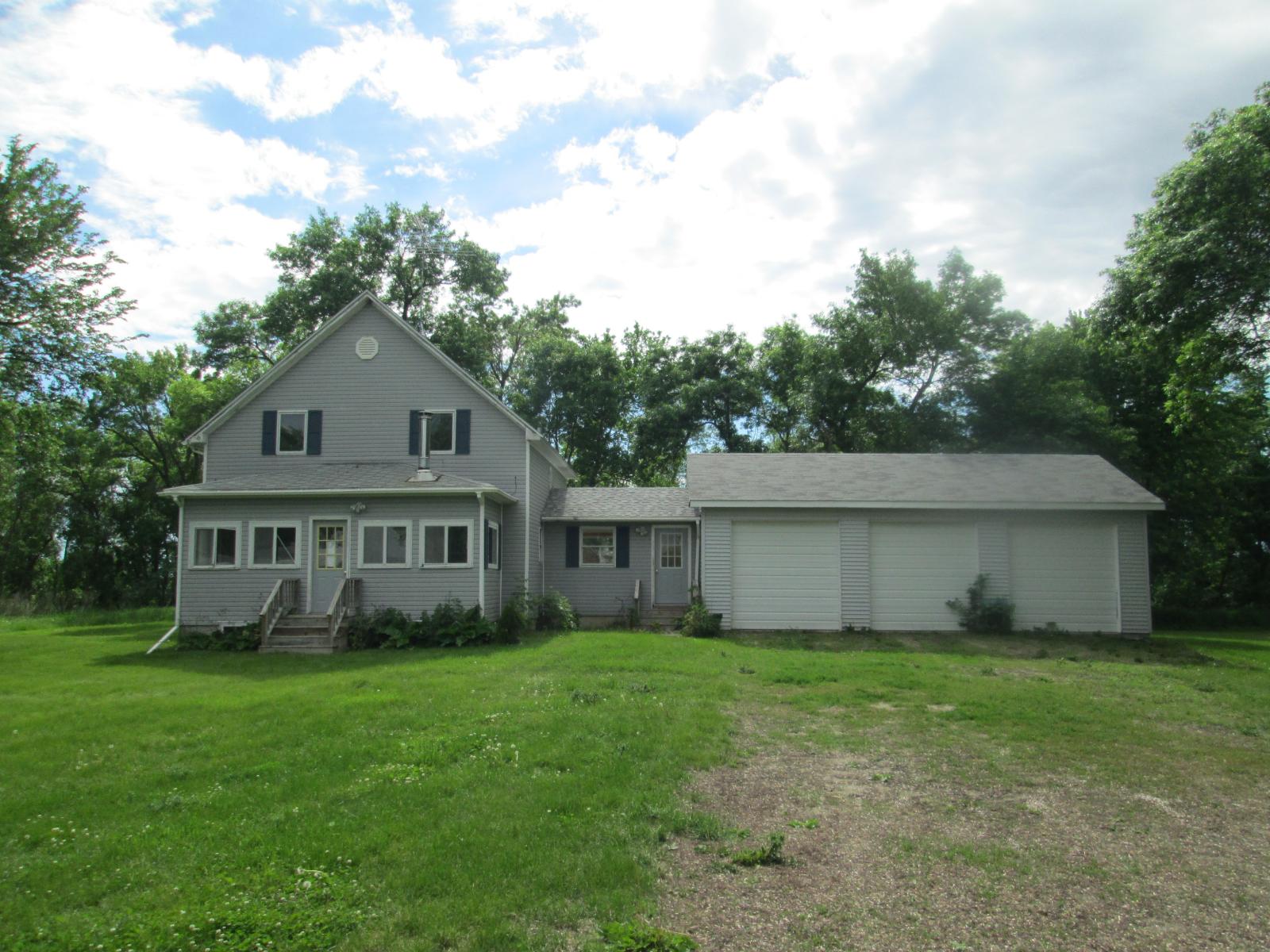 6 NE 4th St, East Grand Forks, MN 56721 