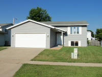 882 E Village Cir S, Rochester, MN 55904 