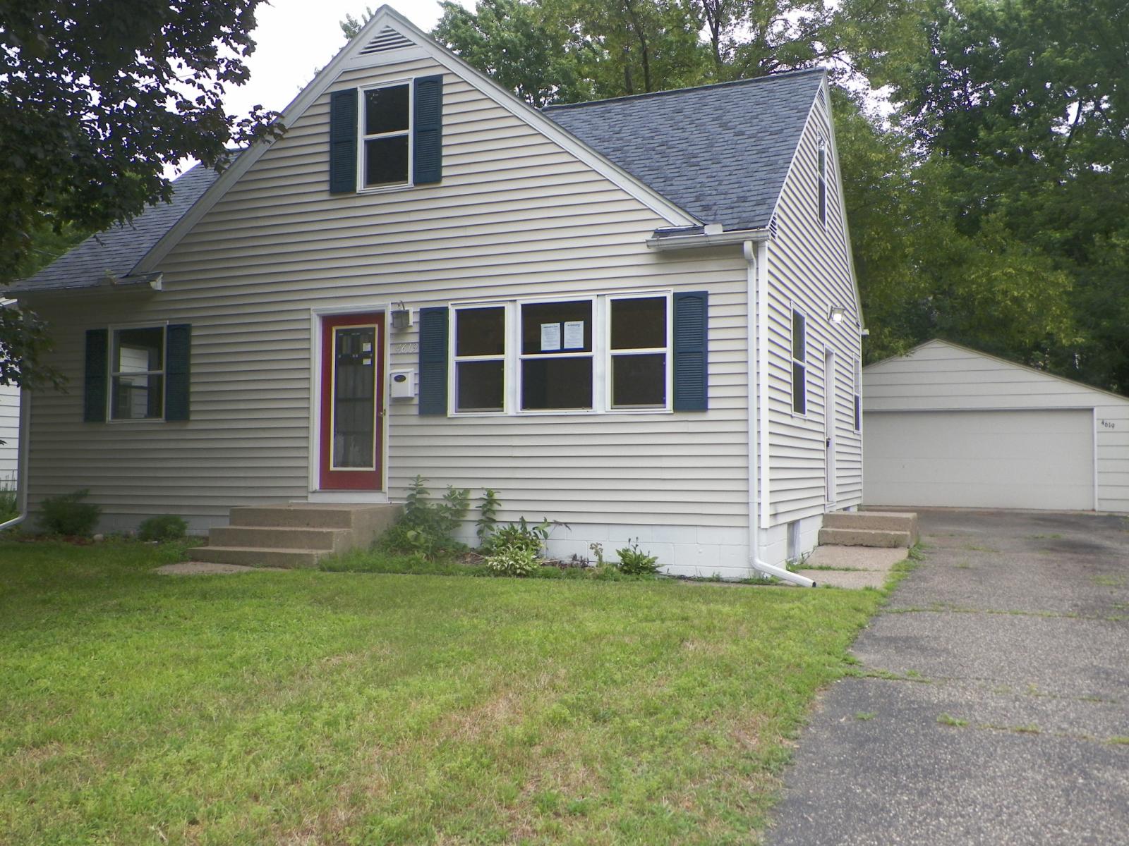 4619 Washington St, Columbia Heights, MN 55421 