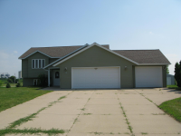 131 Charlotte Dr, Lake Crystal, MN 56055 