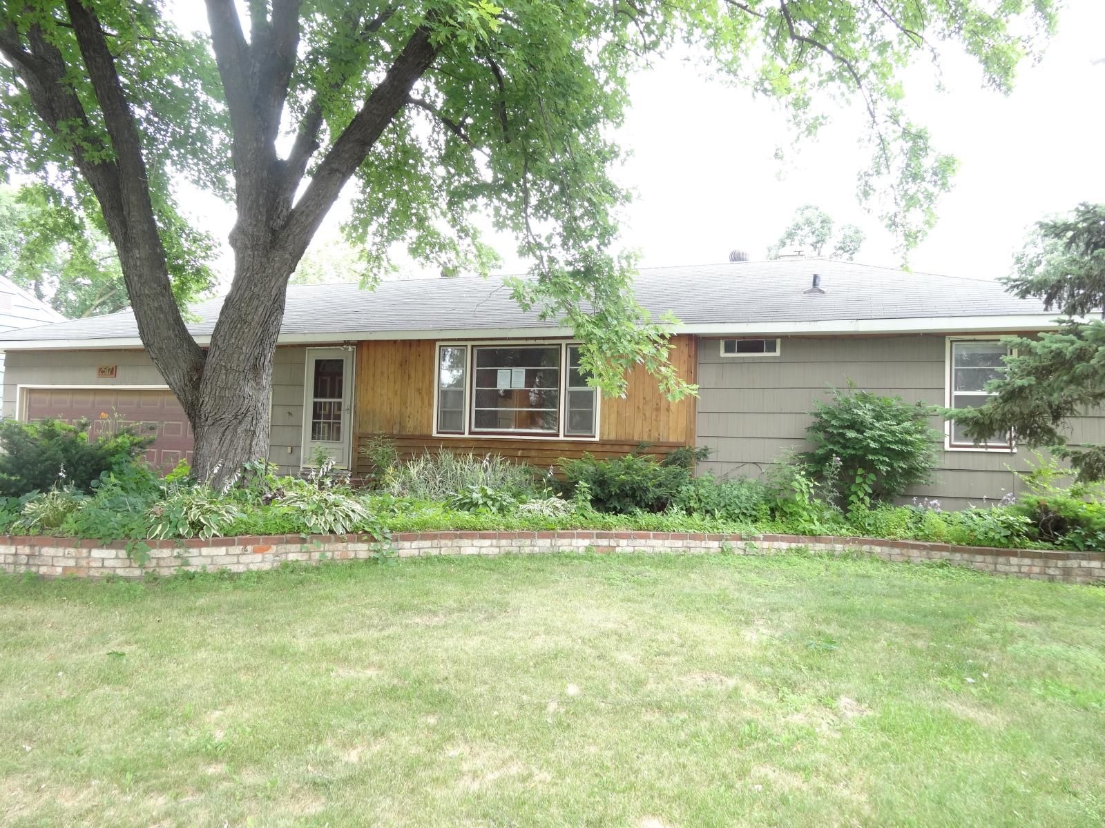 2517 Mayer Lane Eas, Maplewood, MN 55119 