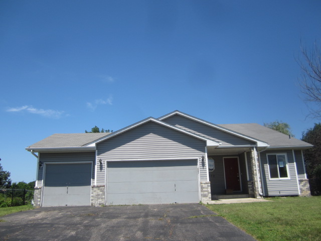 1372 Thistle Ln, Shakopee, MN 55379 