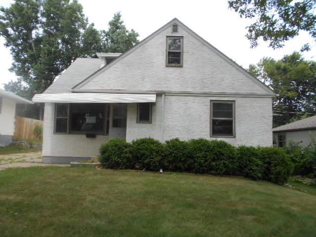 2143 Suburban Ave, Saint Paul, MN 55119 