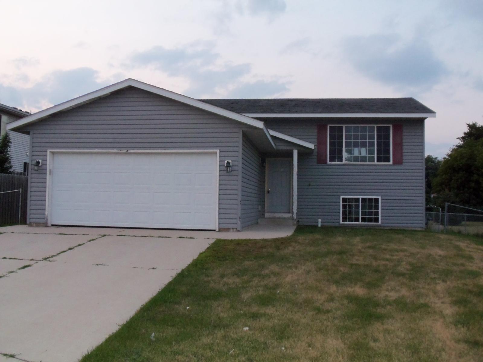 921 3rd St NW, Byron, MN 55920 