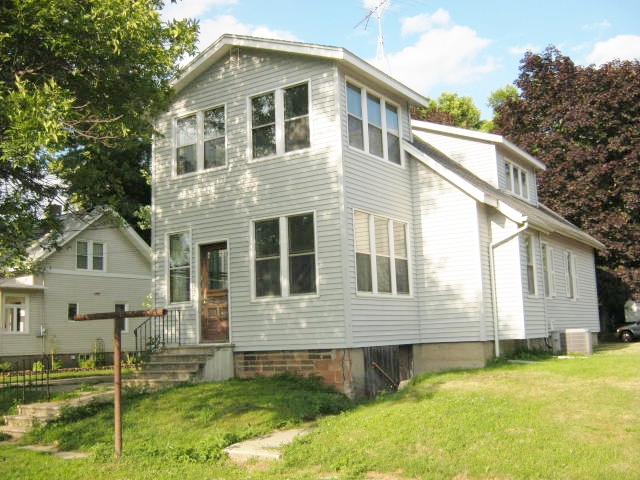 314 4th St SE, Montgomery, MN 56069 