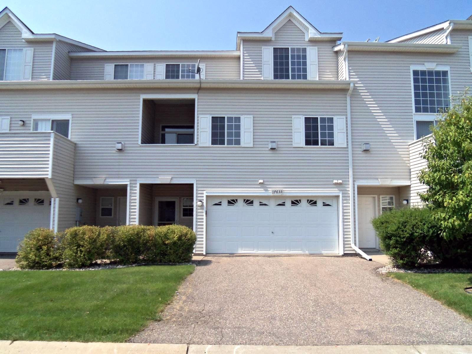 17633 Hackberry Cou, Eden Prairie, MN 55347 