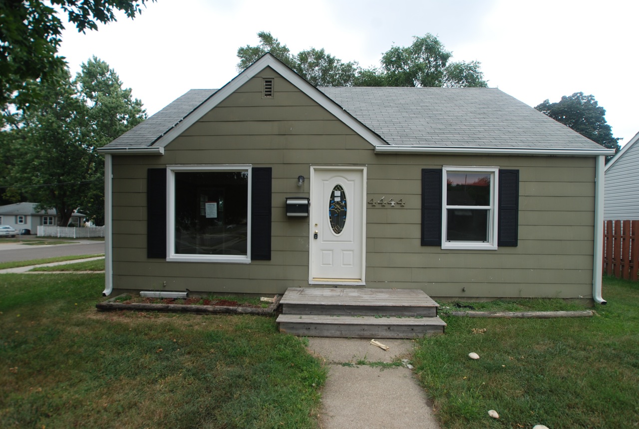 4444 Yates Avenue N, Crystal, MN 55422 