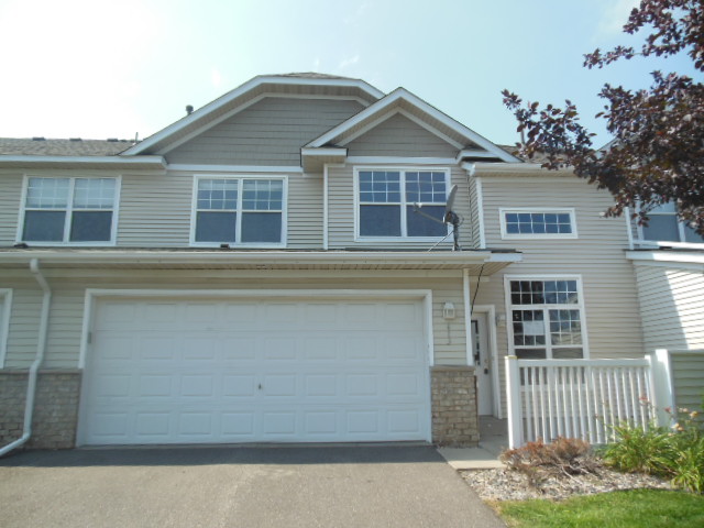 413 Hickory Lane N, Oakdale, MN 55128 