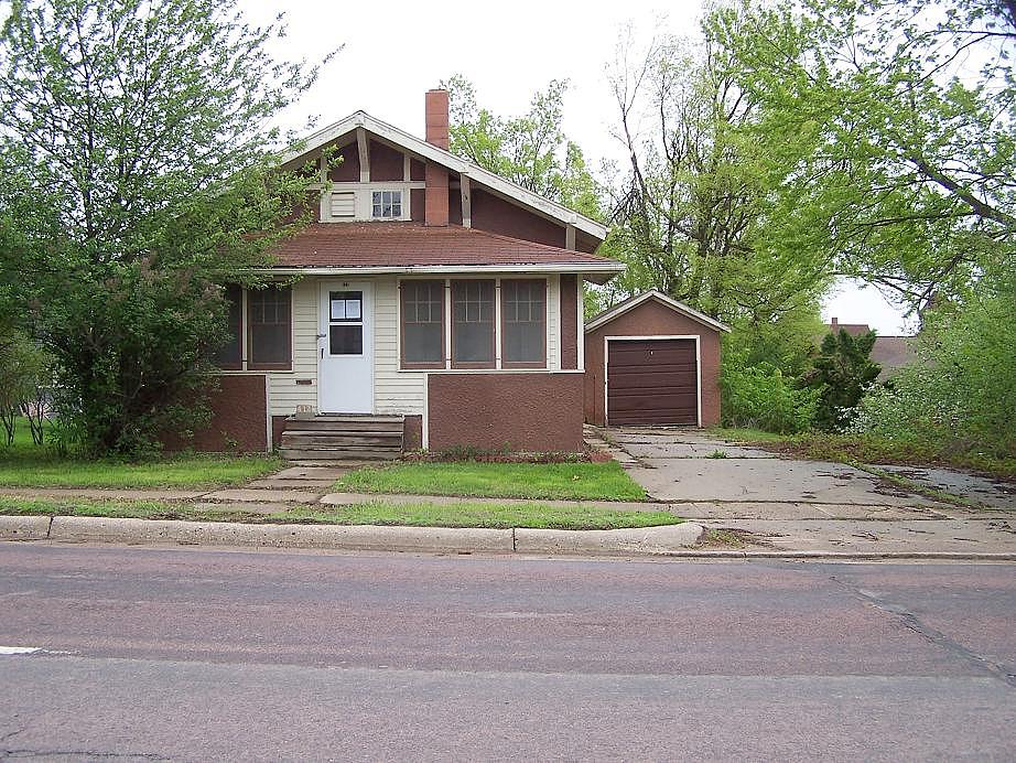 Kniss, Luverne, MN 56156 