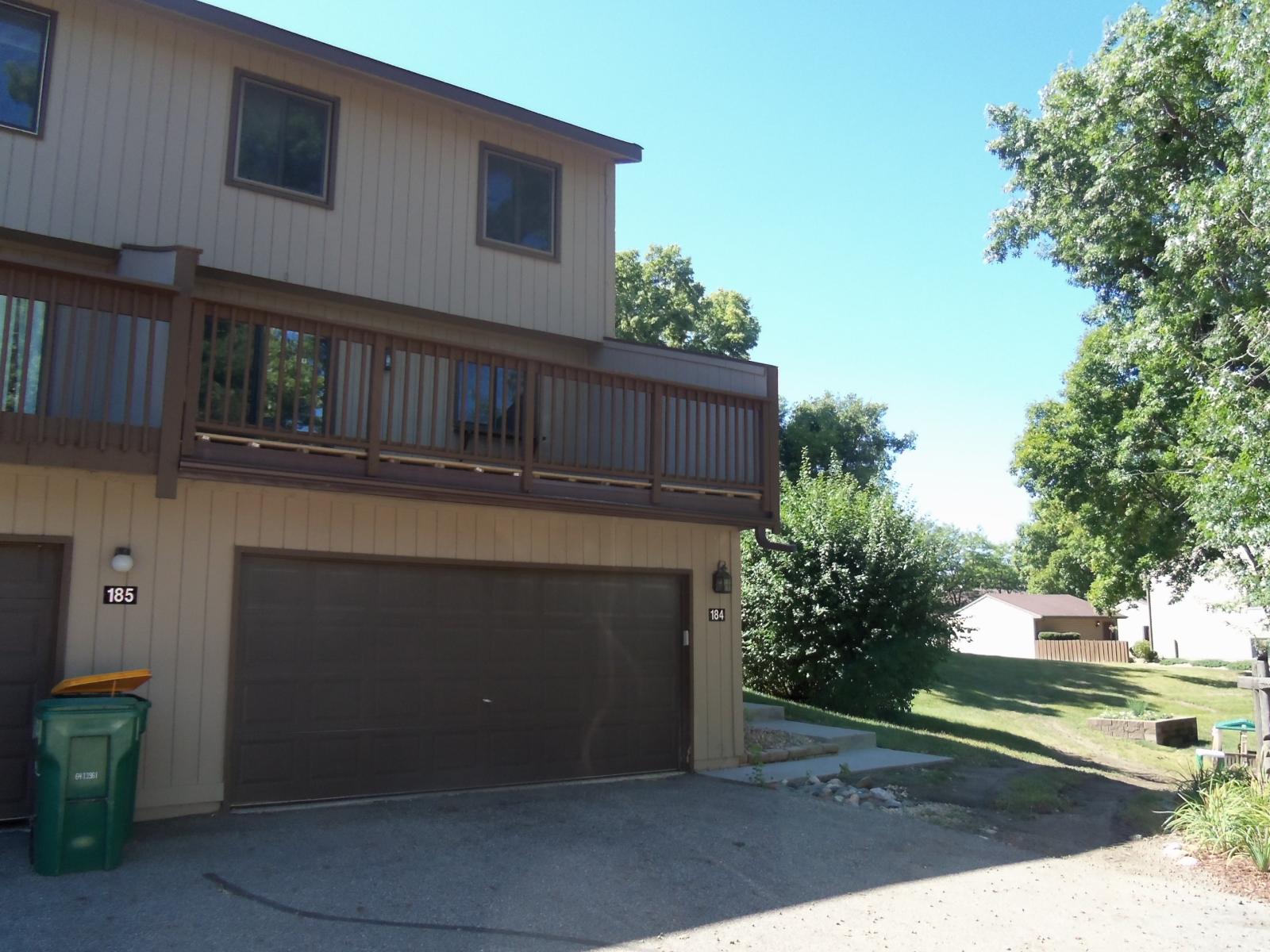184 River Woods Ln, Burnsville, MN 55337 