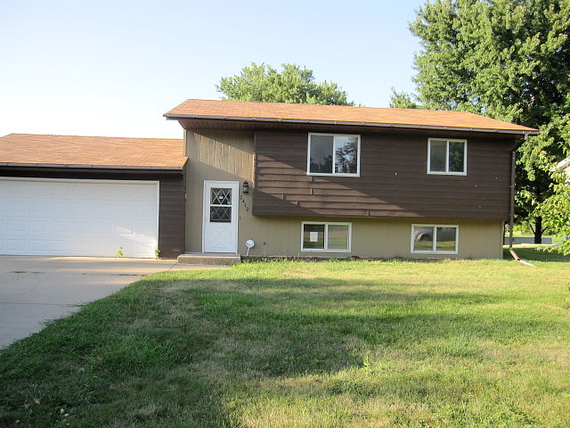 Johnny Ridge R, Faribault, MN 55021 