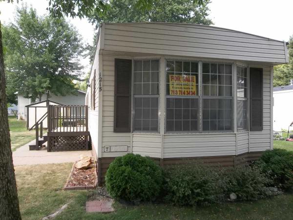 1215 Deerfield Dr, Maplewood, MN 55119 