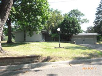 702 Drillane Road South, Hopkins, MN 55305 