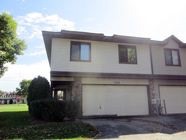 8801 Maplebrook Court N, Brooklyn Park, MN 55445 