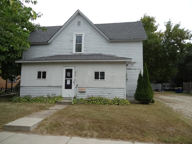 817 Third Ave NW, Faribault, MN 55021 