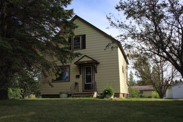702 4th St, Proctor, MN 55810 