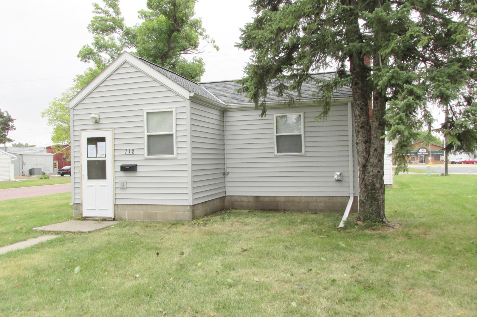 718 E Spring St, Redwood Falls, MN 56283 