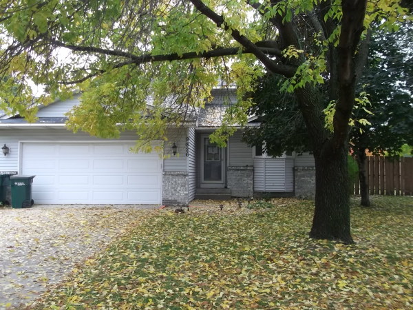 9826 Taylor St NE, Blaine, MN 55434 