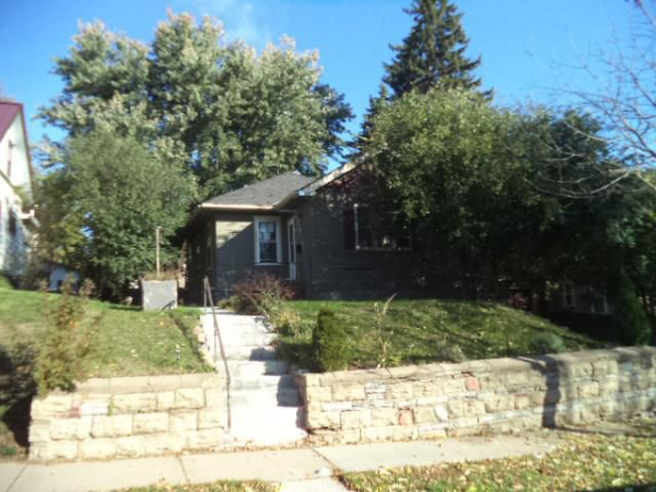 1329 Pacific St, Saint Paul, MN 55106 