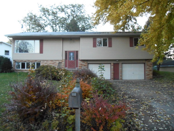 1509 Wellington Cres, Faribault, MN 55021 