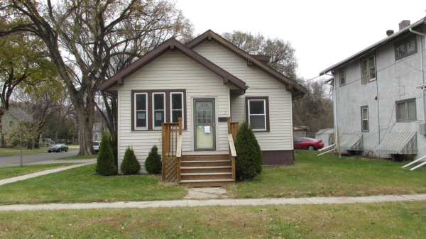 1002 2nd Ave N, Moorhead, MN 56560 