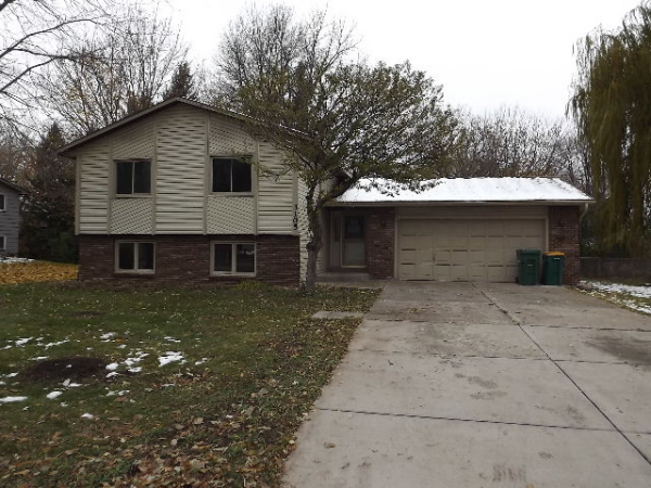 3105 Thunder Bay Ro, Little Canada, MN 55117 