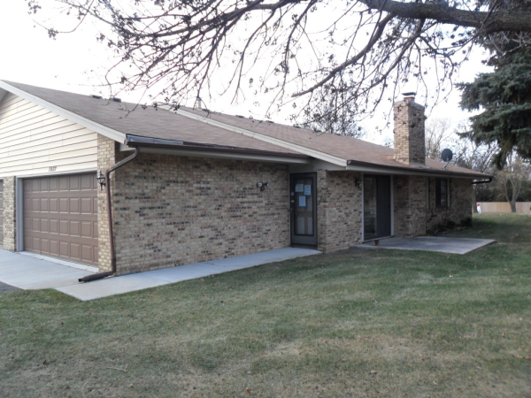 7077 Robinwood Trail, Woodbury, MN 55125 