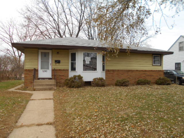 5240 7th St NE, Columbia Heights, MN 55421 