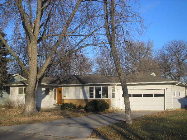 804 9th St NE, Waseca, MN 56093 