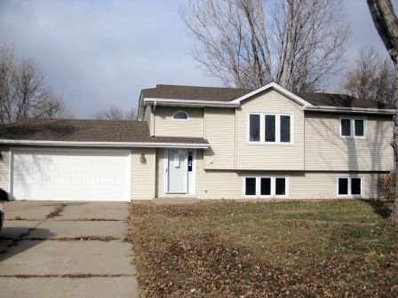 12 Fairway Dr, Monticello, MN 55362 