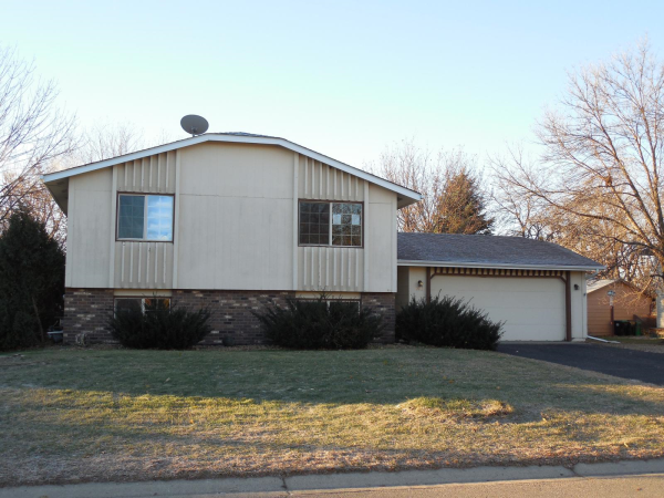 1617 82nd Ave N, Brooklyn Park, MN 55444 