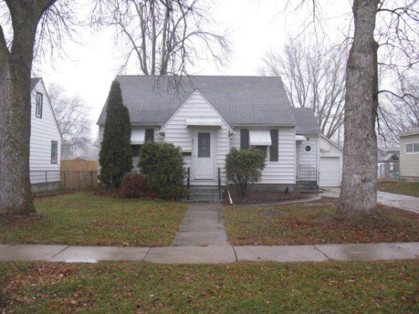 2015 3rd Ave NE, Austin, MN 55912 