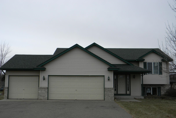 29691 Shoreview Cir, Lindstrom, MN 55045 