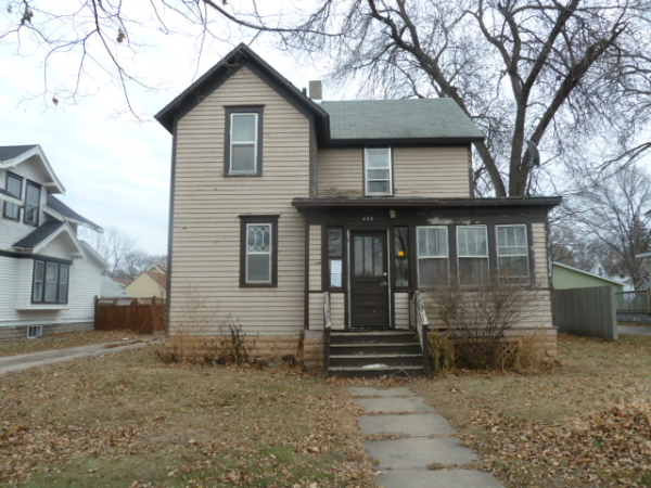 609 SE 2nd St, Willmar, MN 56201 