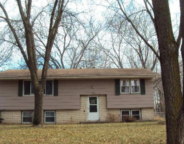 11808 N Edgewood Ave, Champlin, MN 55316 