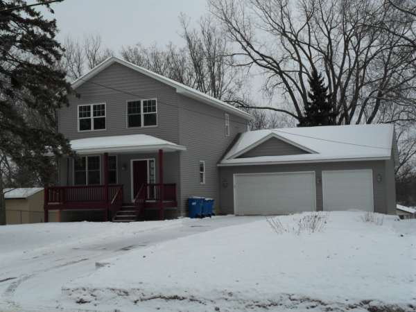 2086 N 1st St, N Sanint Paul, MN 55109 