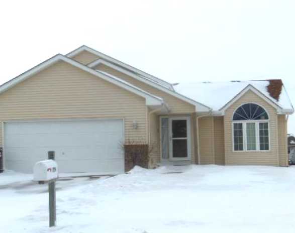 824 Daniel Dr, Belle Plaine, MN 56011 