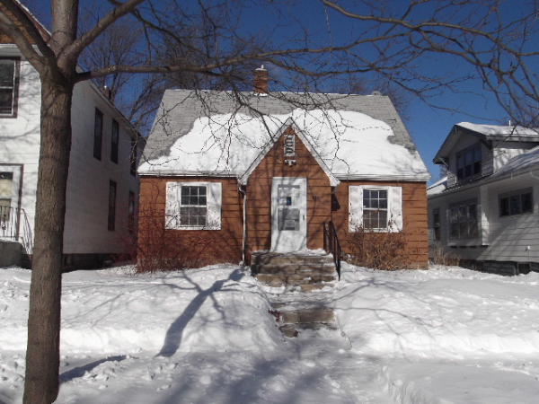 985 Rose Avenue E, Saint Paul, MN 55106 