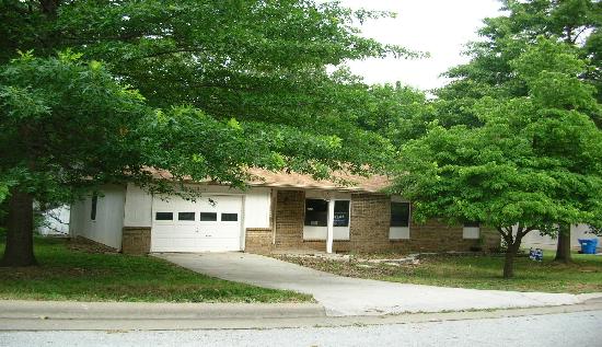 1205 South 18th Avenue, Ozark, MO 65721 